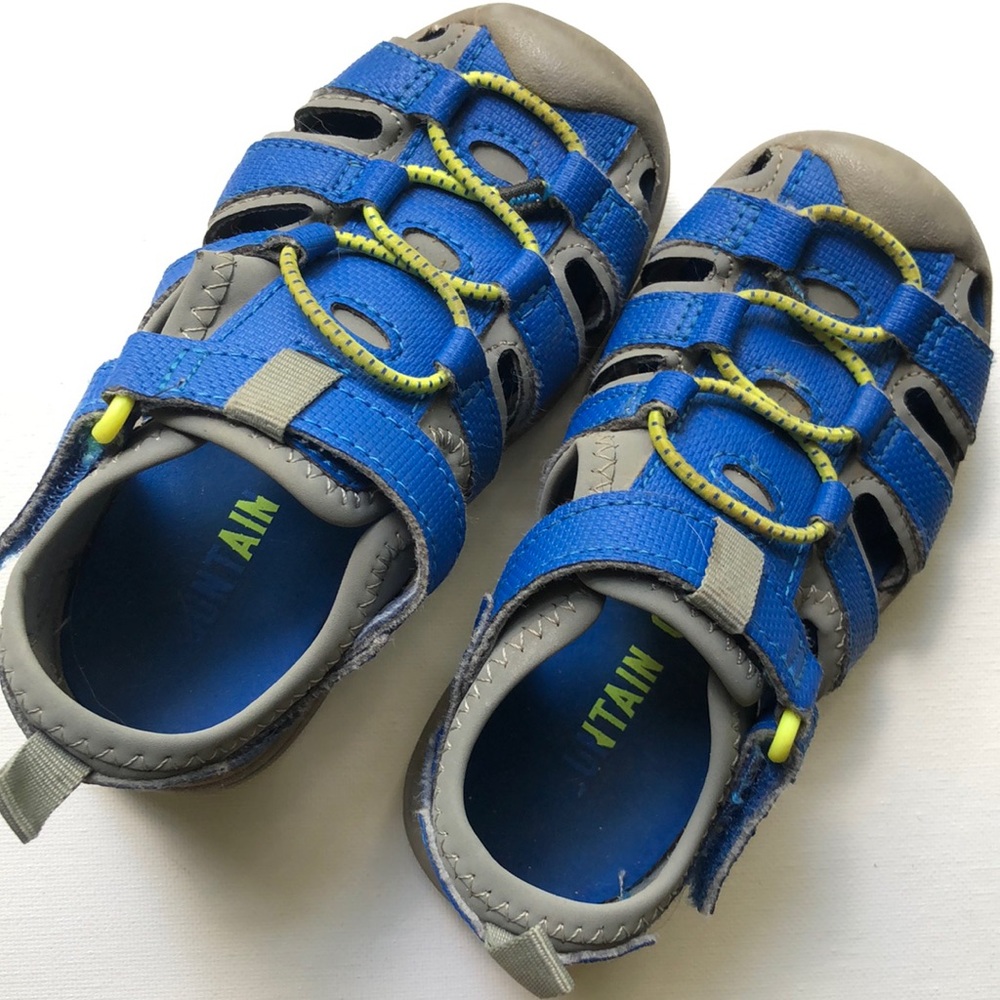 Boys size 8 mountain creek shoes